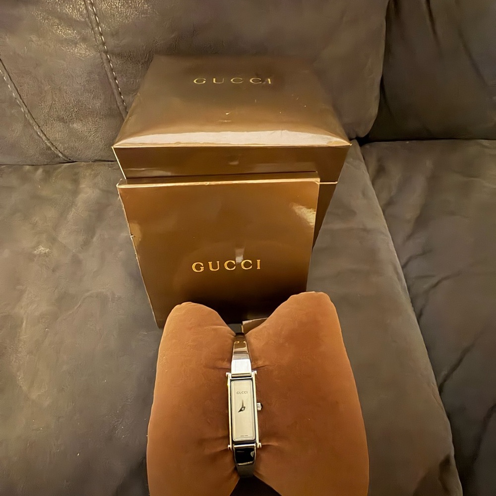 Gucci Gold Tone Rectangular Women's Bracelet Watch - Picture 8 of 12